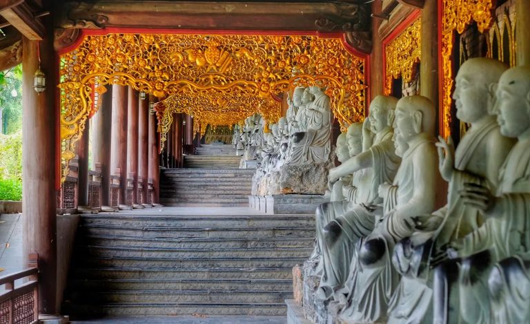 Bai Dinh Pagoda & Trang an Full-Day Tour from Hanoi – photo 6 - Rose Travel